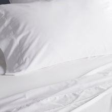 Charger l'image dans la galerie, Ensemble taies d'oreiller en bambou et coton égyptien - Blanc pur | Sous la couette