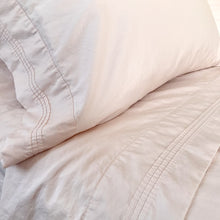 Charger l'image dans la galerie, Ensemble taies d'oreiller en bambou et coton égyptien - Rose délicatesse | Sous la couette