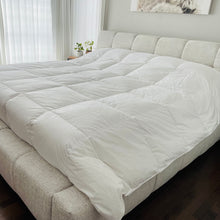 Charger l'image dans la galerie, Couette Hôtel luxueux en duvet d'oie blanc canadien - légère