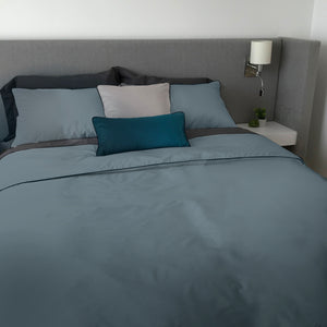 Ensemble housse en bambou satiné unie | Bleu lagon | Sous la couette