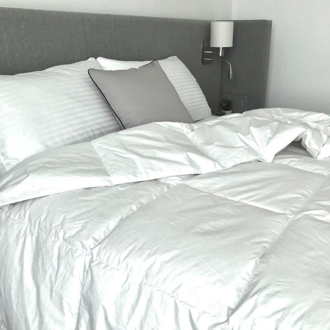 Couette Doux confort en duvet de canard blanc canadien - Légère | Sous la couette