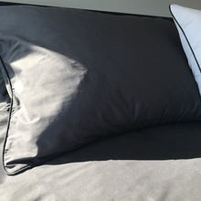 Charger l&#39;image dans la galerie, Ensemble housse en bambou satiné unie | Gris ardoise | Sous la couette