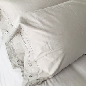 Ensemble taies d'oreiller en bambou et coton égyptien - Gris sable | Sous la couette